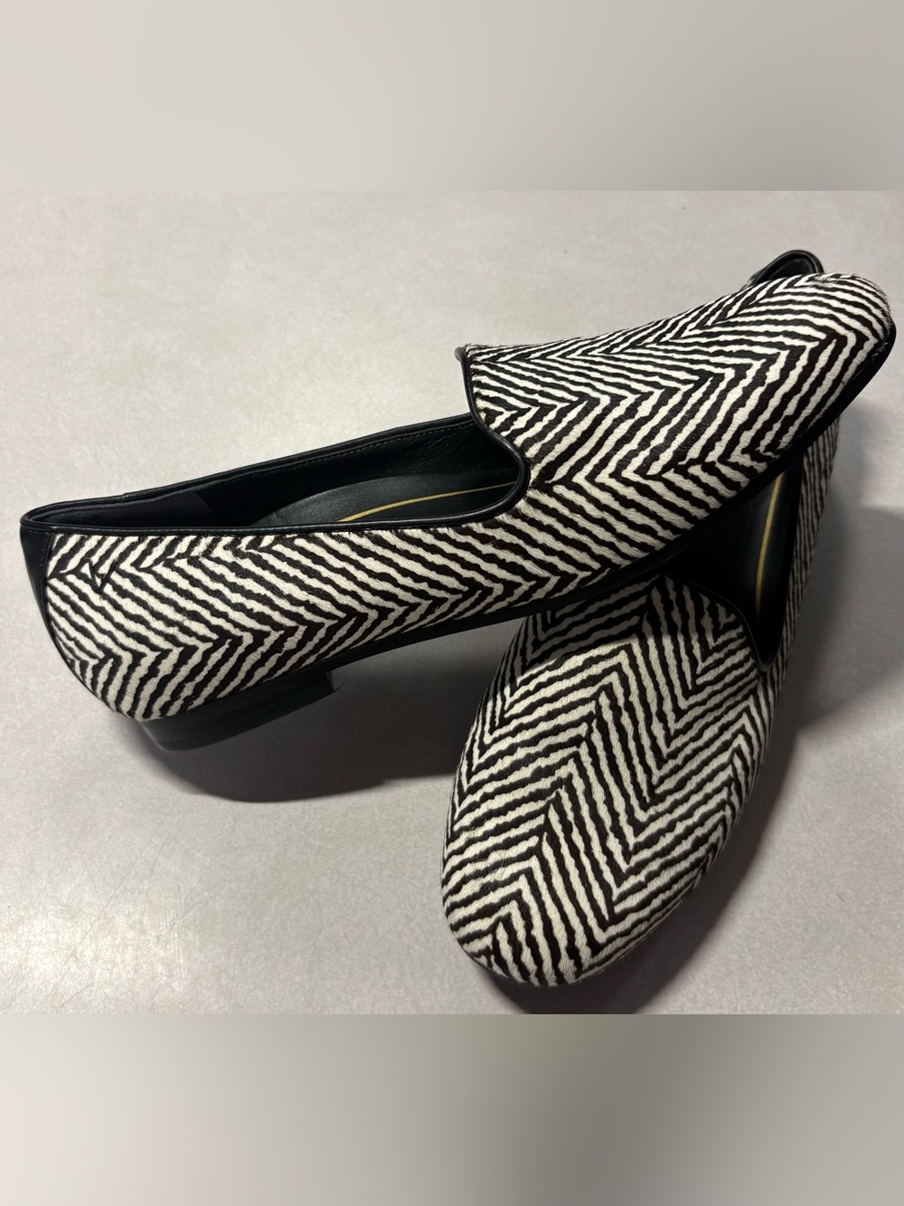 Vionic Willa Black/White Flat Slip-On Comfort Shoe Women's sizes 8